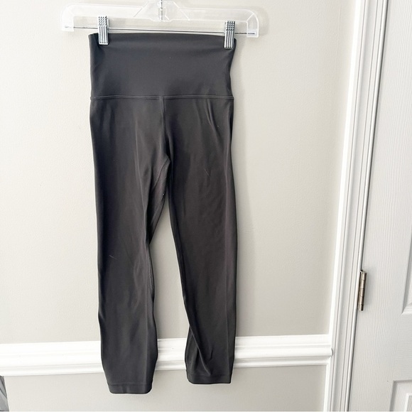 Lululemon Athletica High Rise 21” Align Crop Leggings Melanite Gray Size 2 - Picture 4 of 9